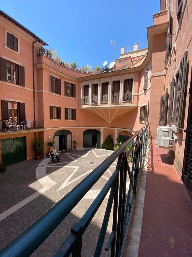Trevi Ducal Palace Rome Exterior photo